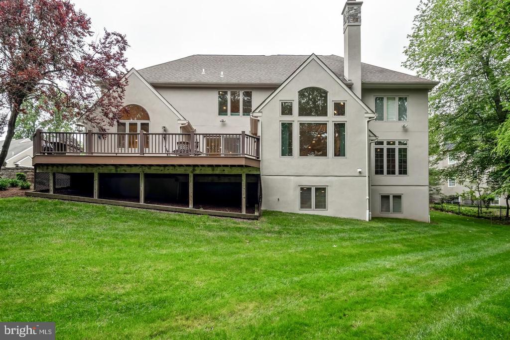 841 COLONY COURT