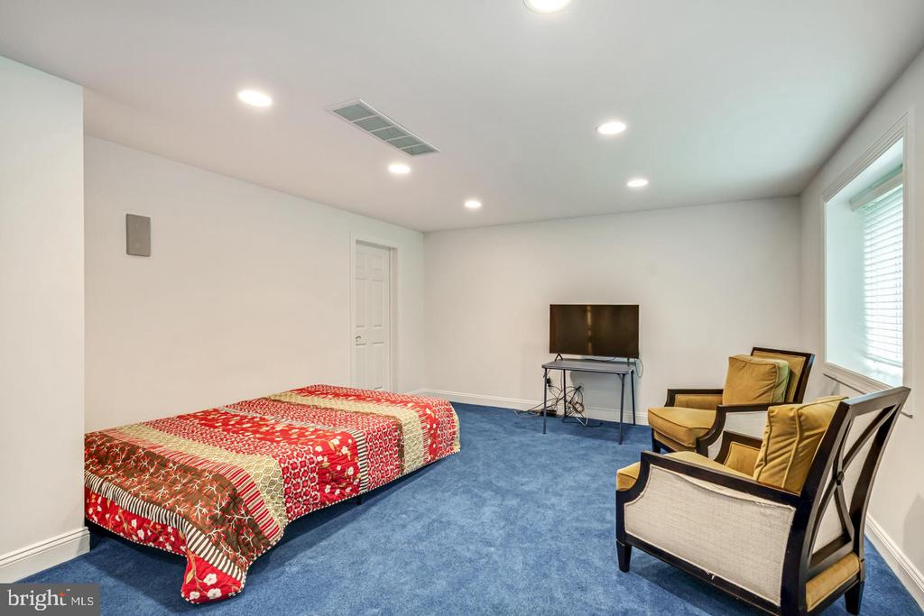 841 COLONY COURT