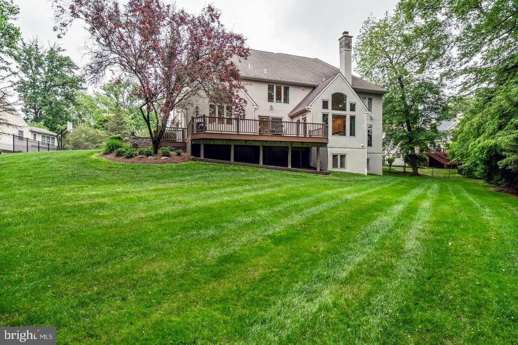 841 COLONY COURT