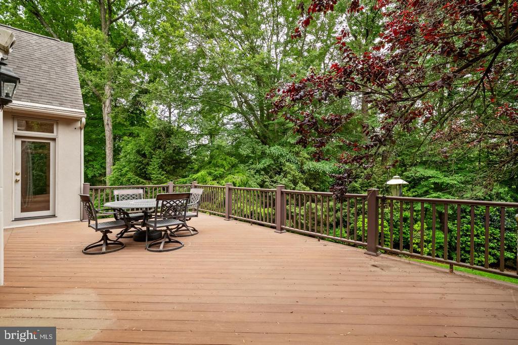841 COLONY COURT