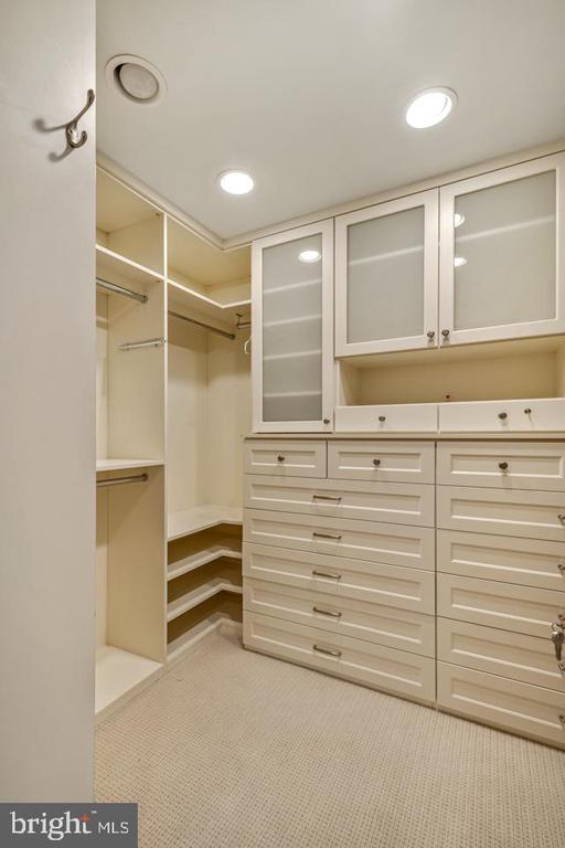 841 COLONY COURT