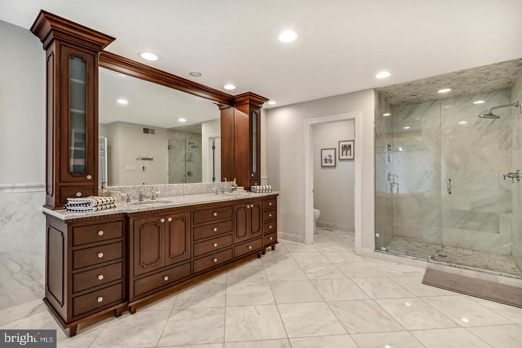841 COLONY COURT