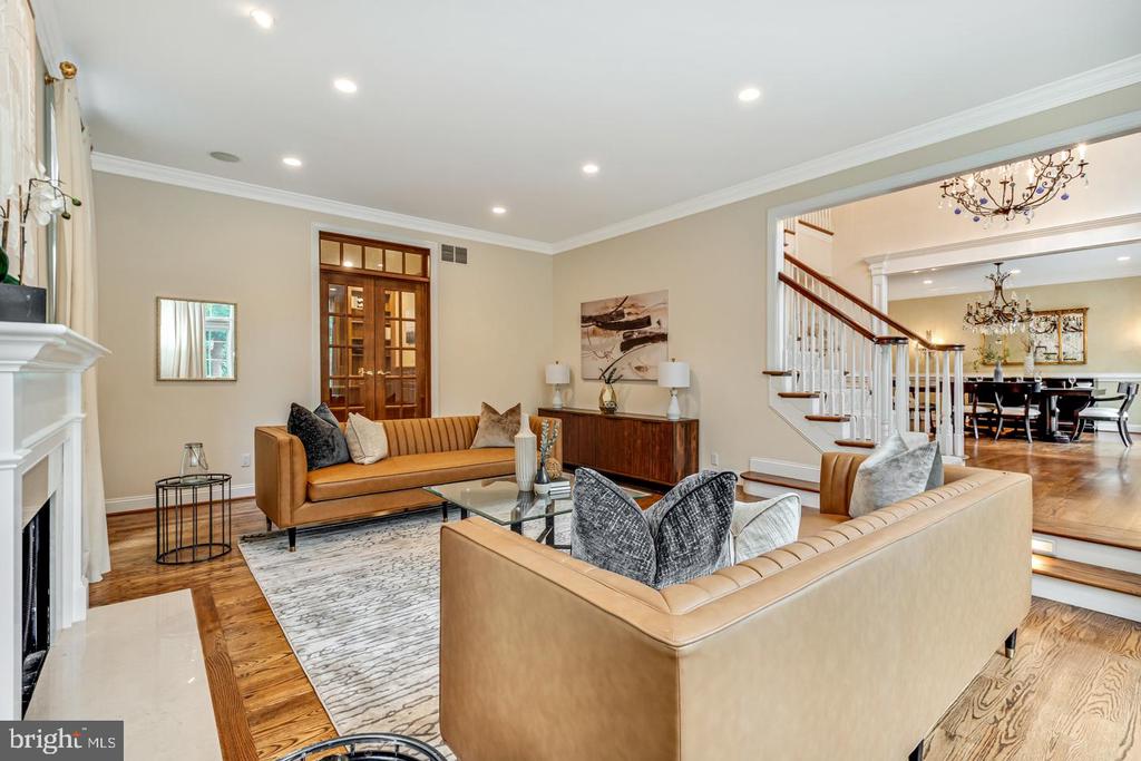 841 COLONY COURT