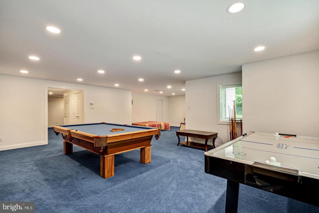 841 COLONY COURT
