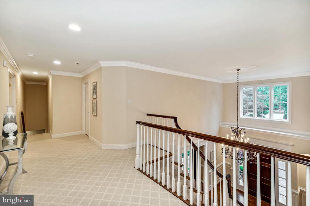 841 COLONY COURT