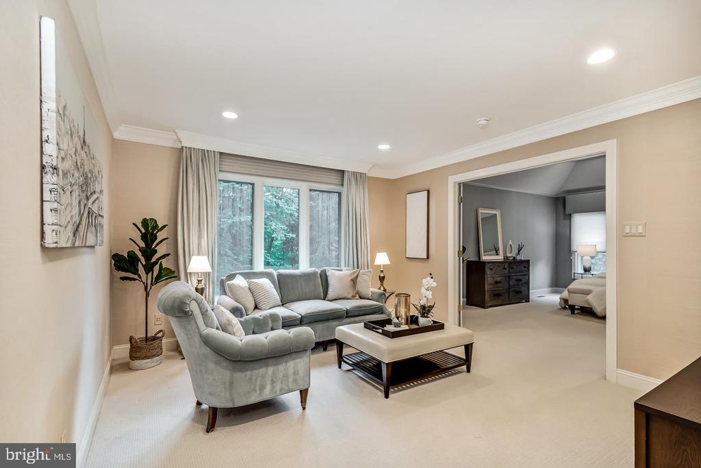 841 COLONY COURT