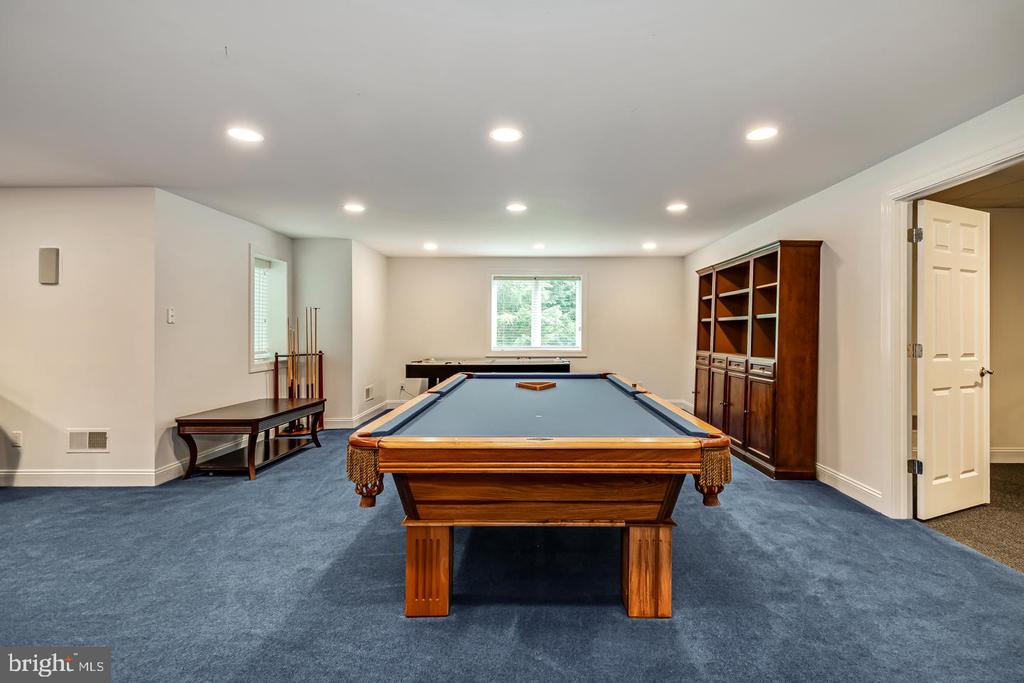 841 COLONY COURT