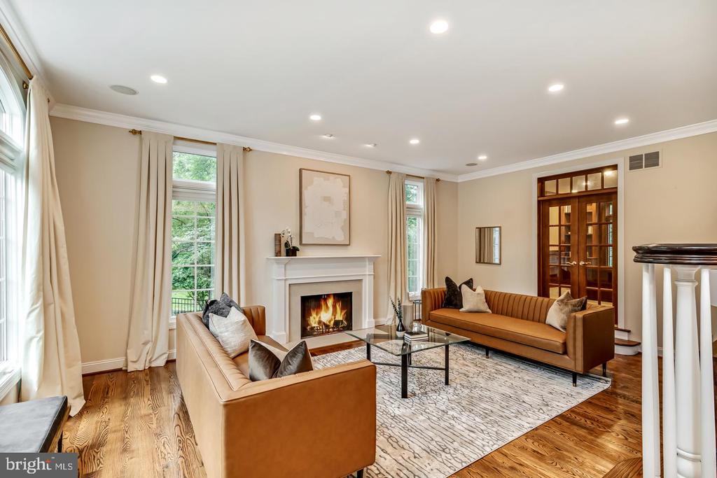 841 COLONY COURT
