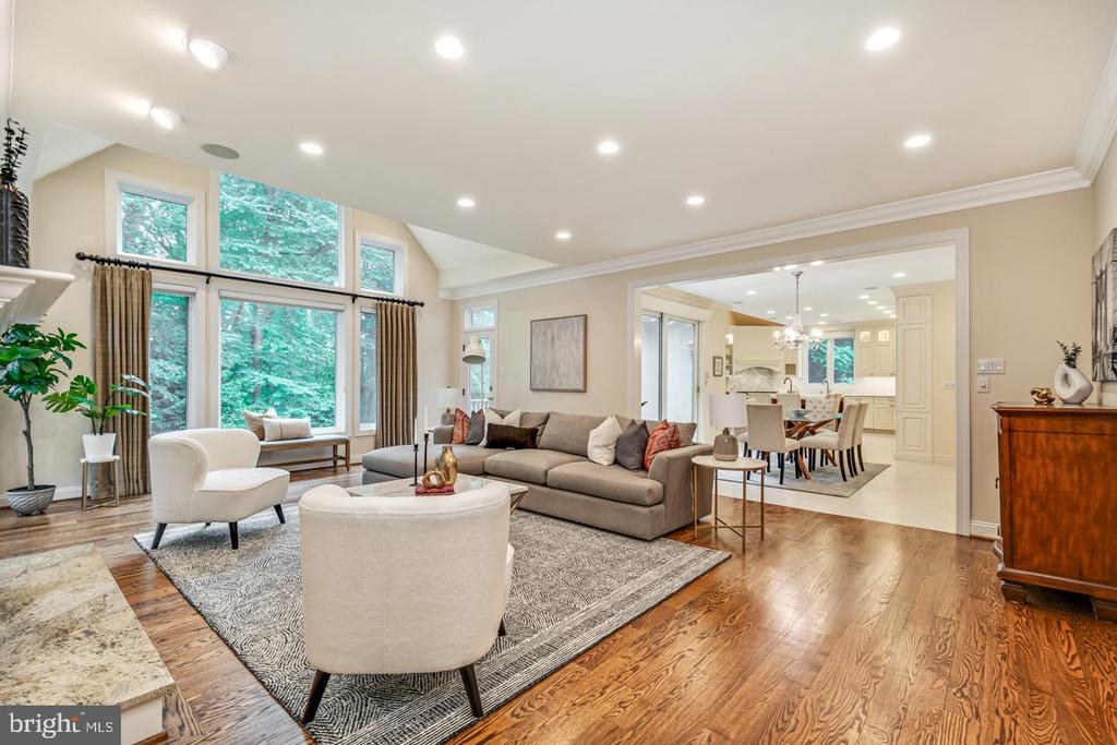841 COLONY COURT