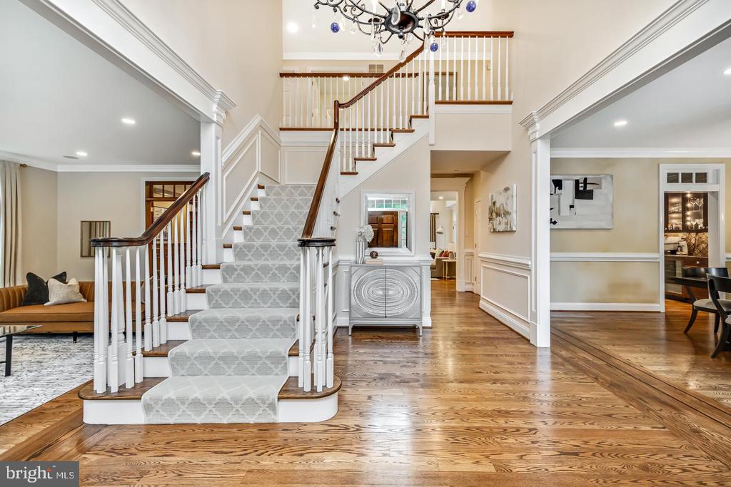 841 COLONY COURT