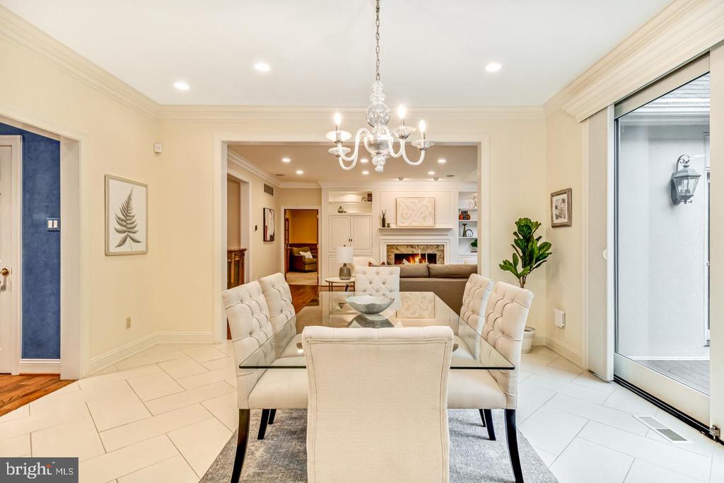 841 COLONY COURT