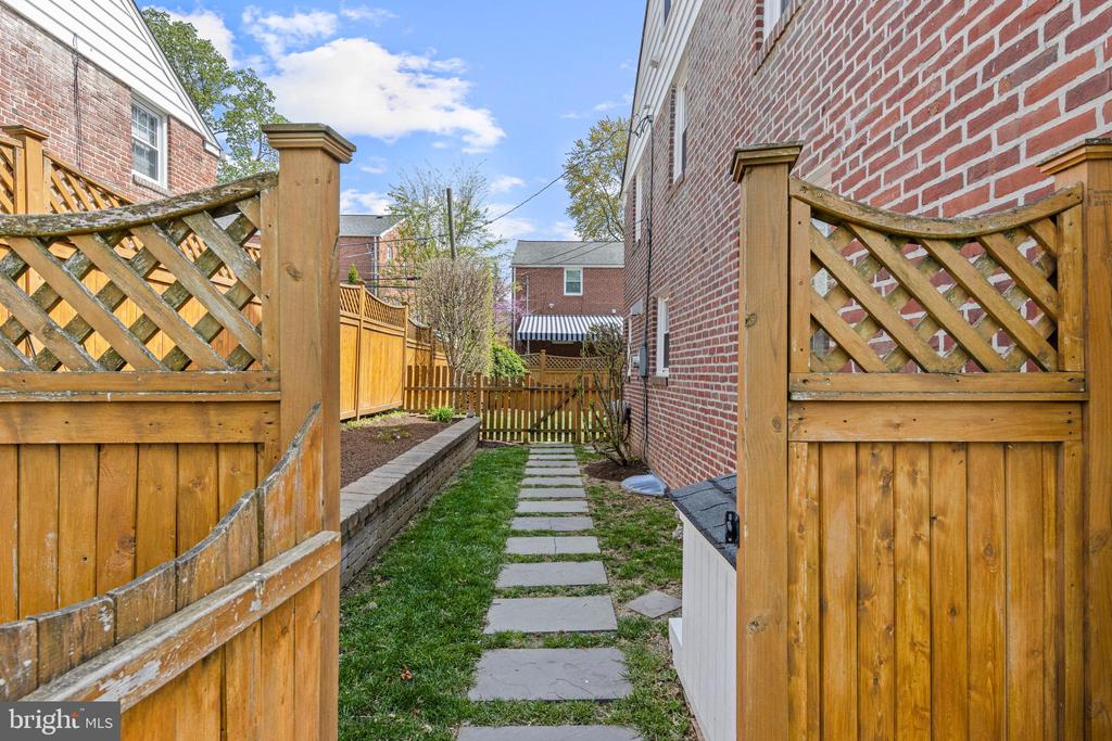 19 HAWTHORNE LANE