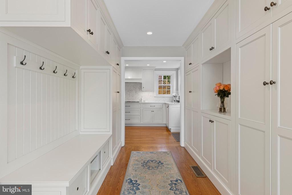 19 HAWTHORNE LANE