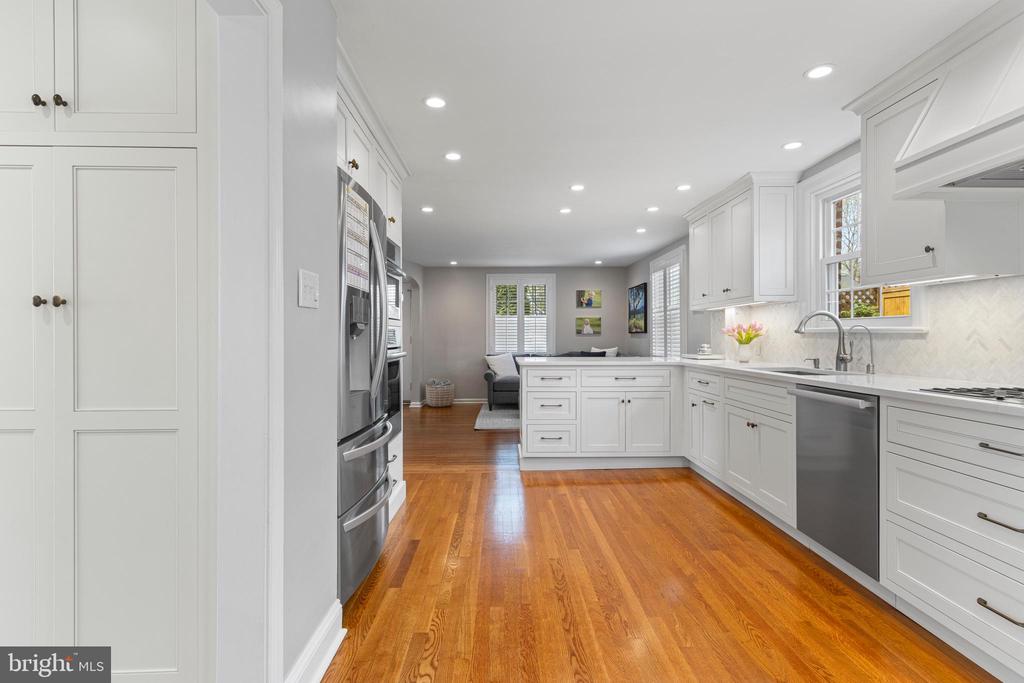 19 HAWTHORNE LANE