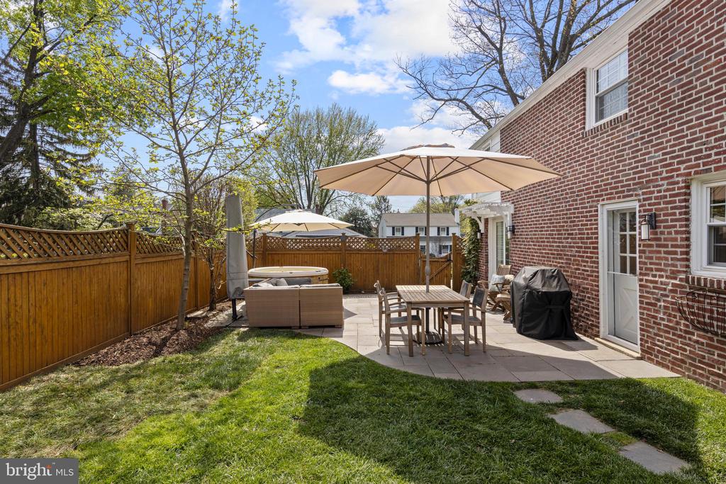 19 HAWTHORNE LANE