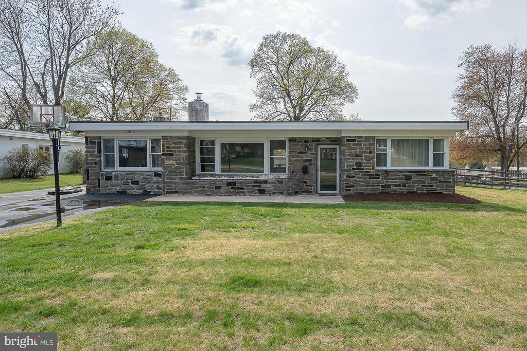 2208 MARY LANE