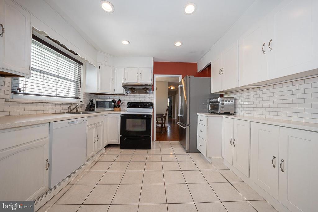 2208 MARY LANE