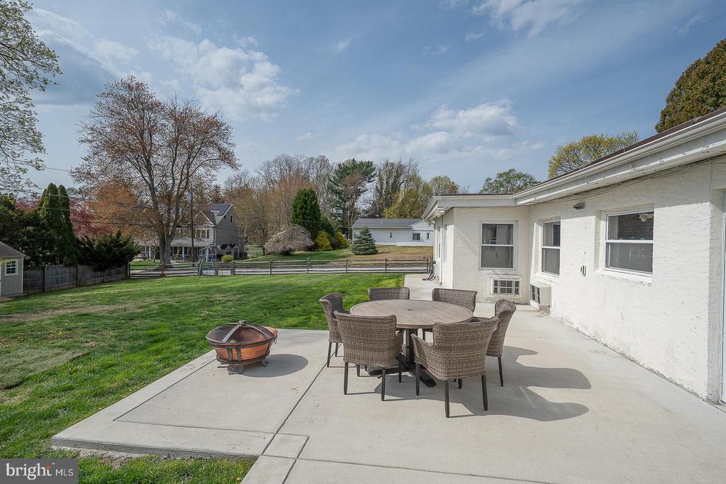 2208 MARY LANE