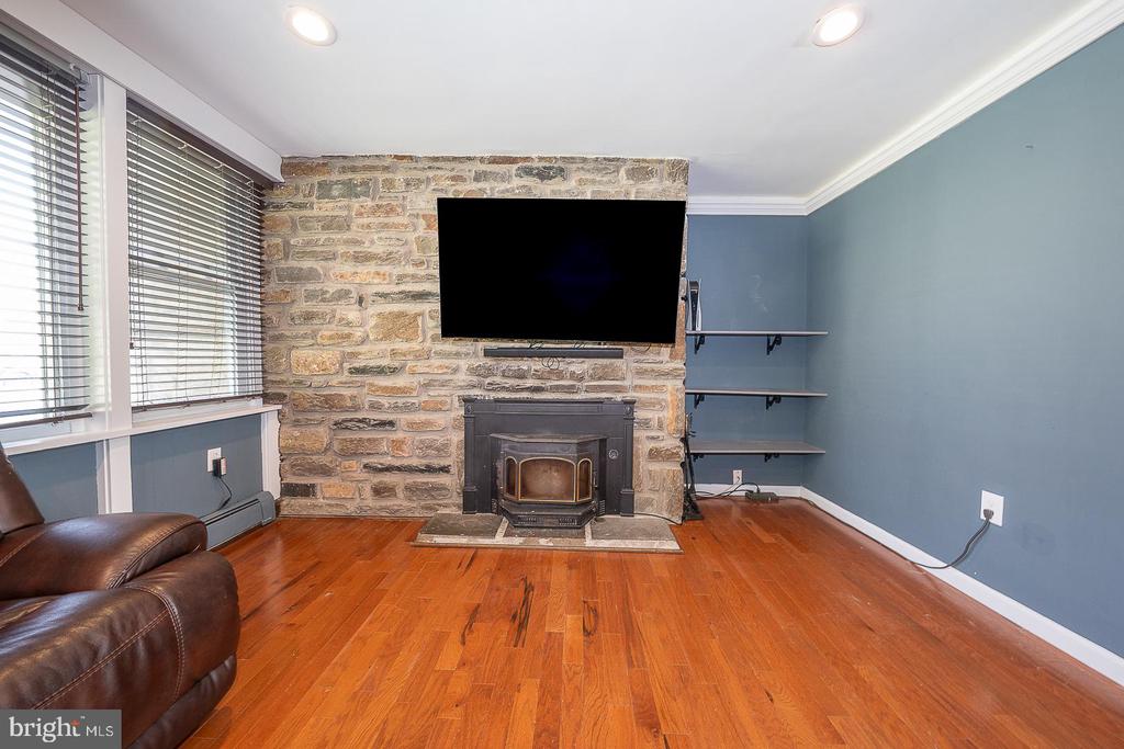 2208 MARY LANE