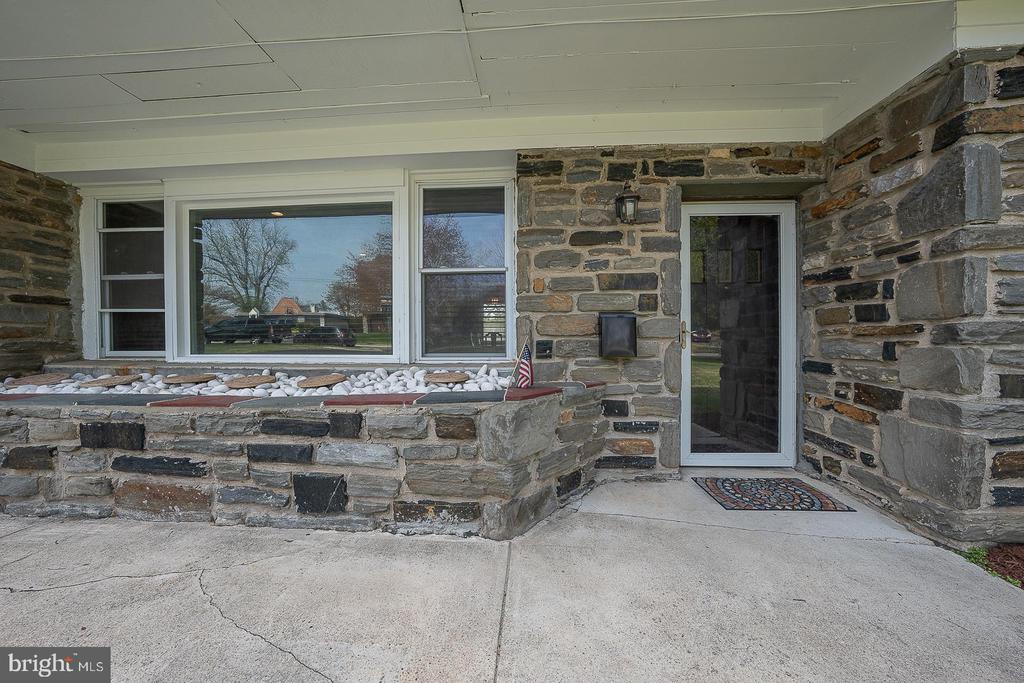 2208 MARY LANE