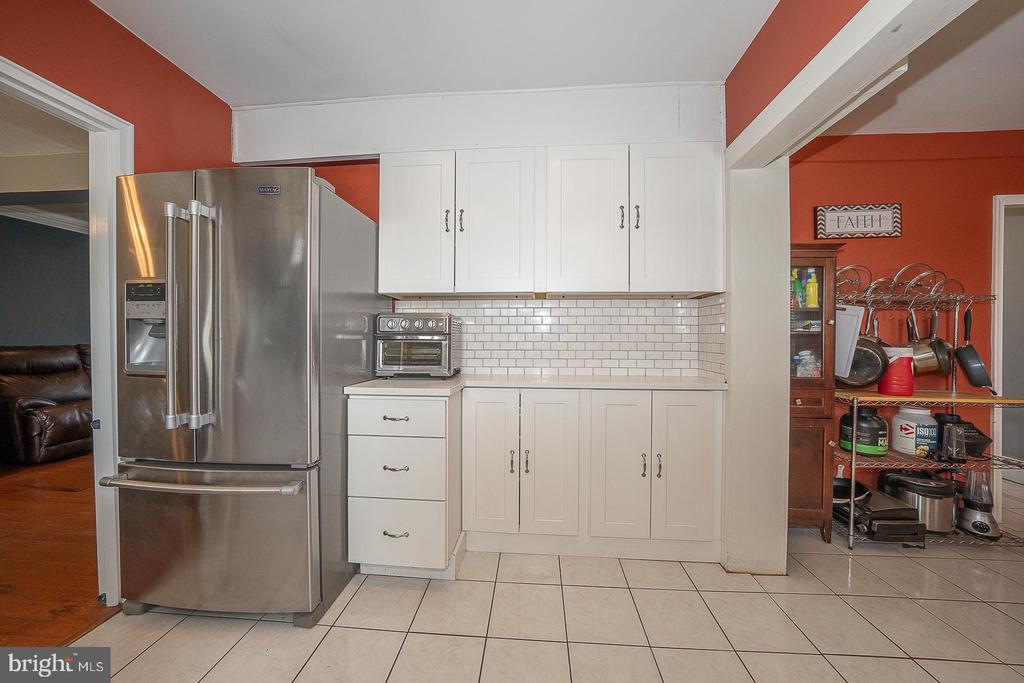 2208 MARY LANE