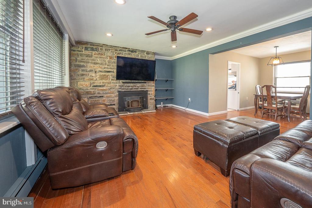 2208 MARY LANE