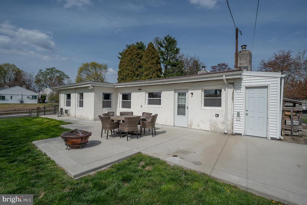 2208 MARY LANE