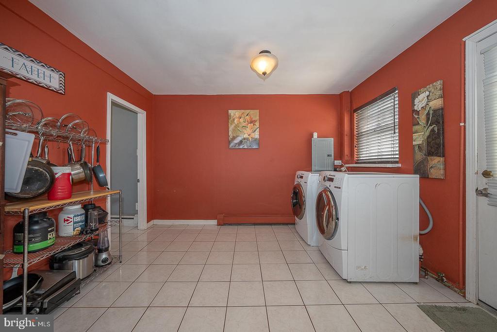 2208 MARY LANE