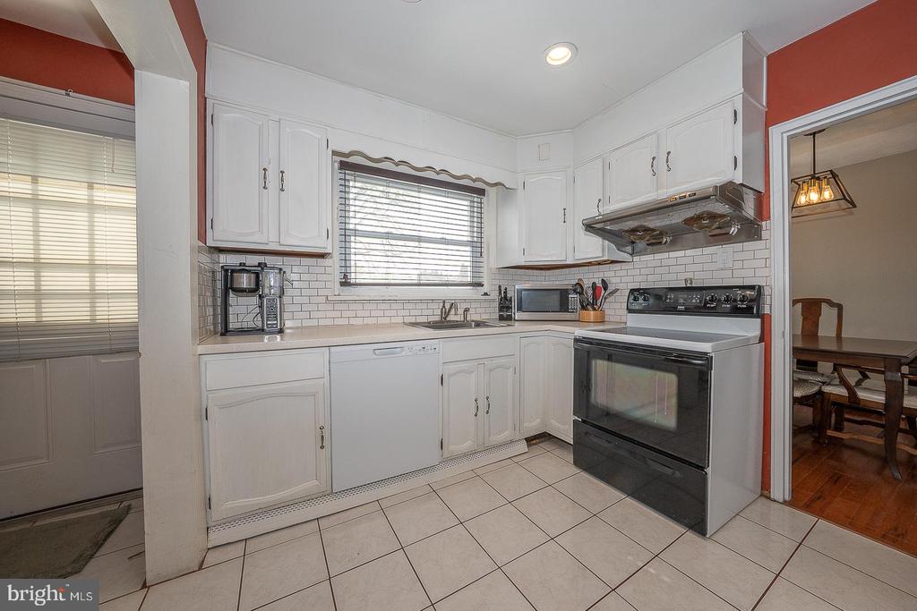 2208 MARY LANE