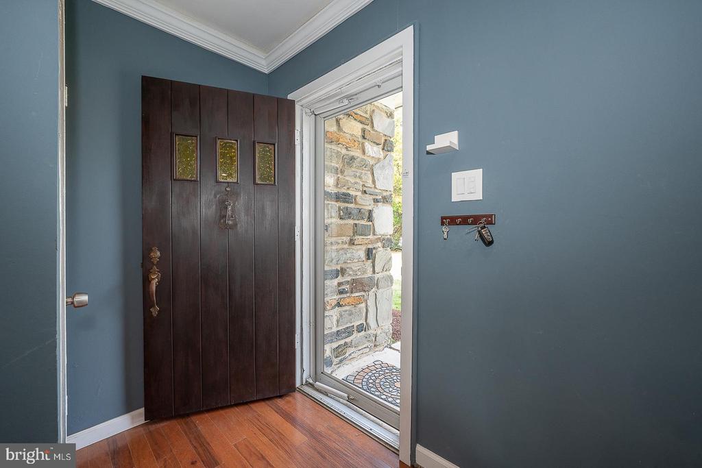 2208 MARY LANE