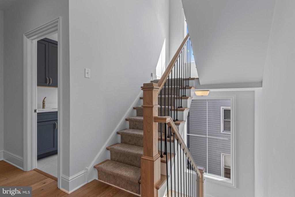 238 N ABERDEEN AVENUE LOT 2