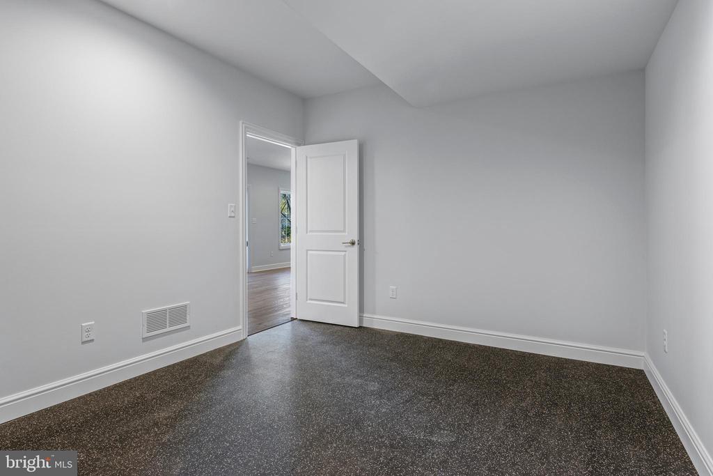 238 N ABERDEEN AVENUE LOT 2
