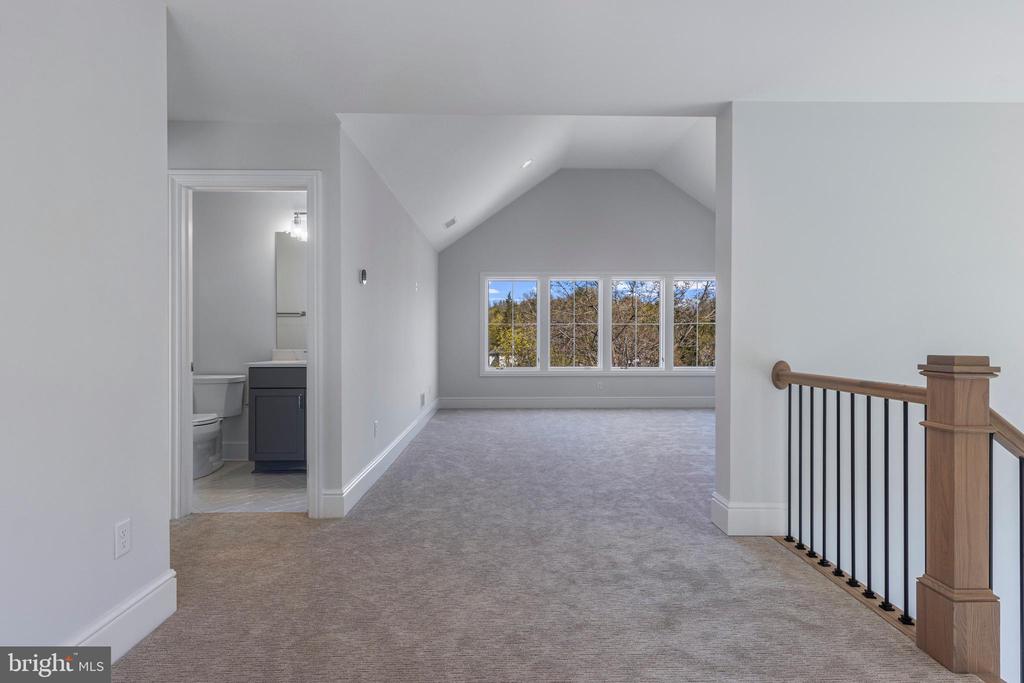 238 N ABERDEEN AVENUE LOT 2