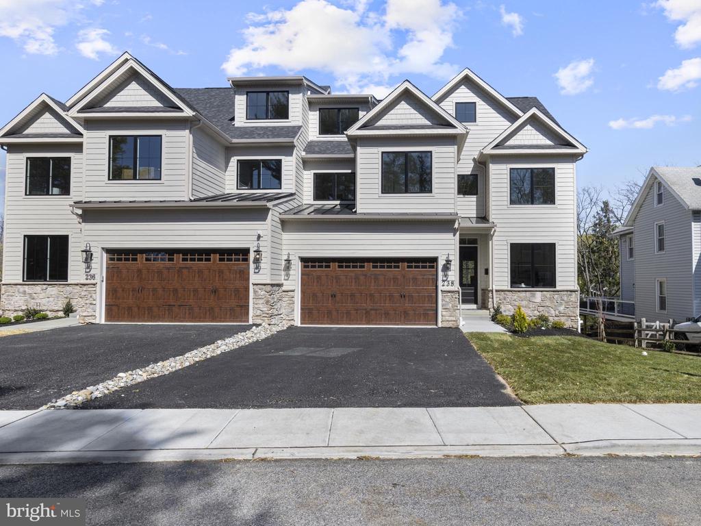 238 N ABERDEEN AVENUE LOT 2