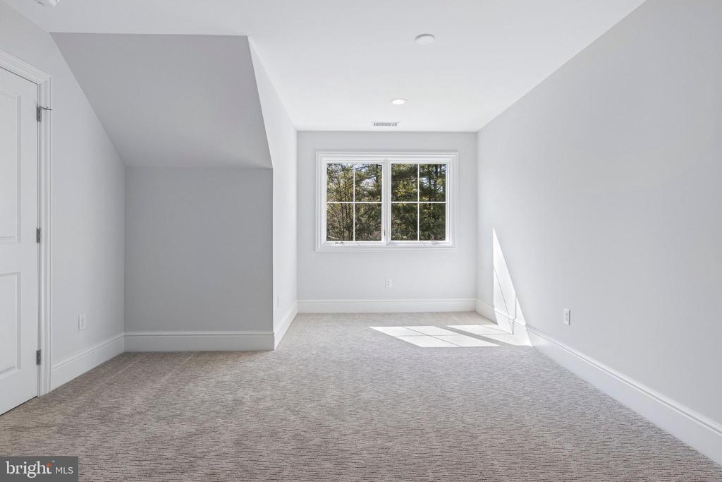 238 N ABERDEEN AVENUE LOT 2
