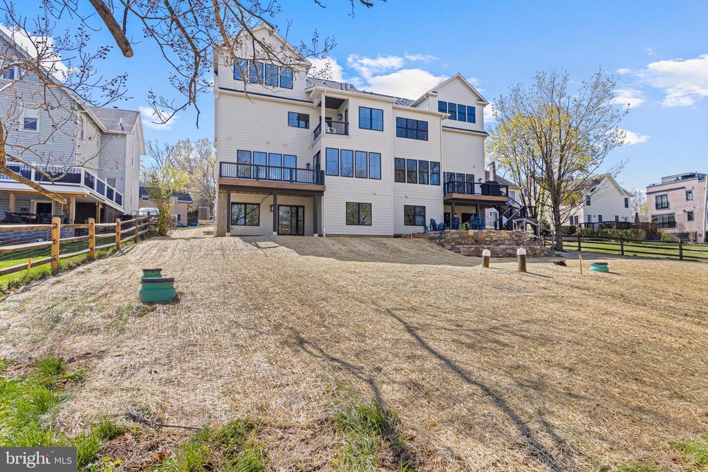 238 N ABERDEEN AVENUE LOT 2