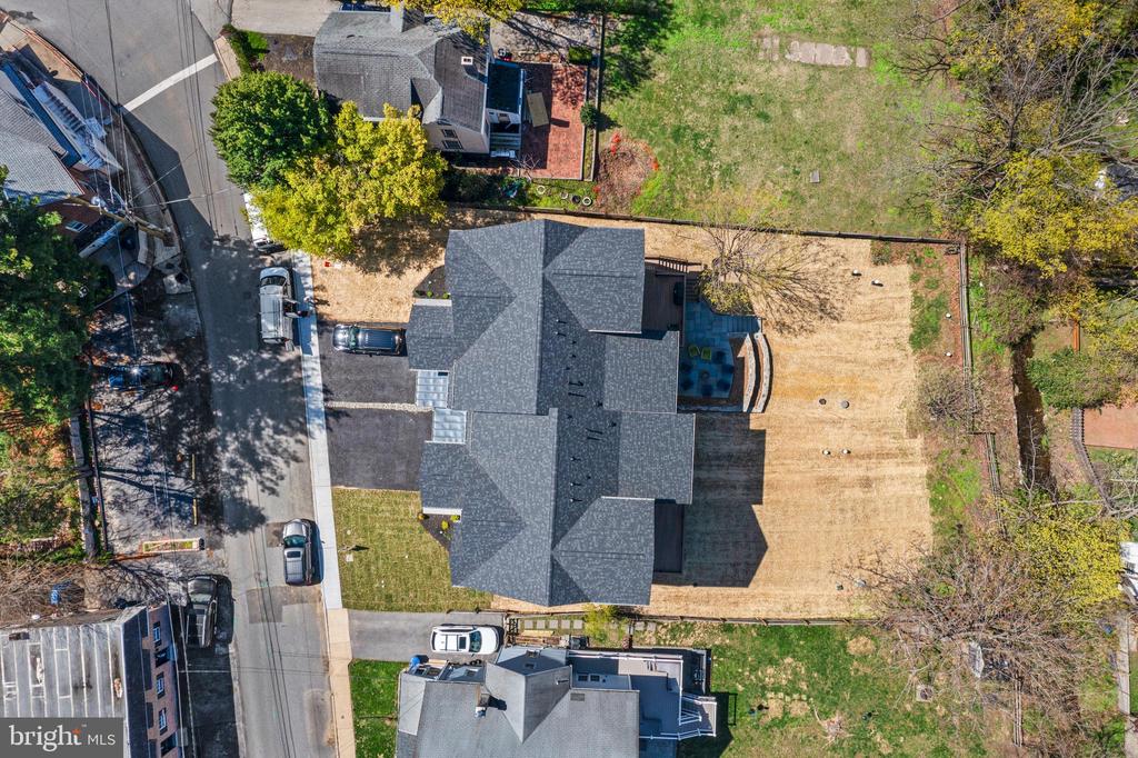 238 N ABERDEEN AVENUE LOT 2
