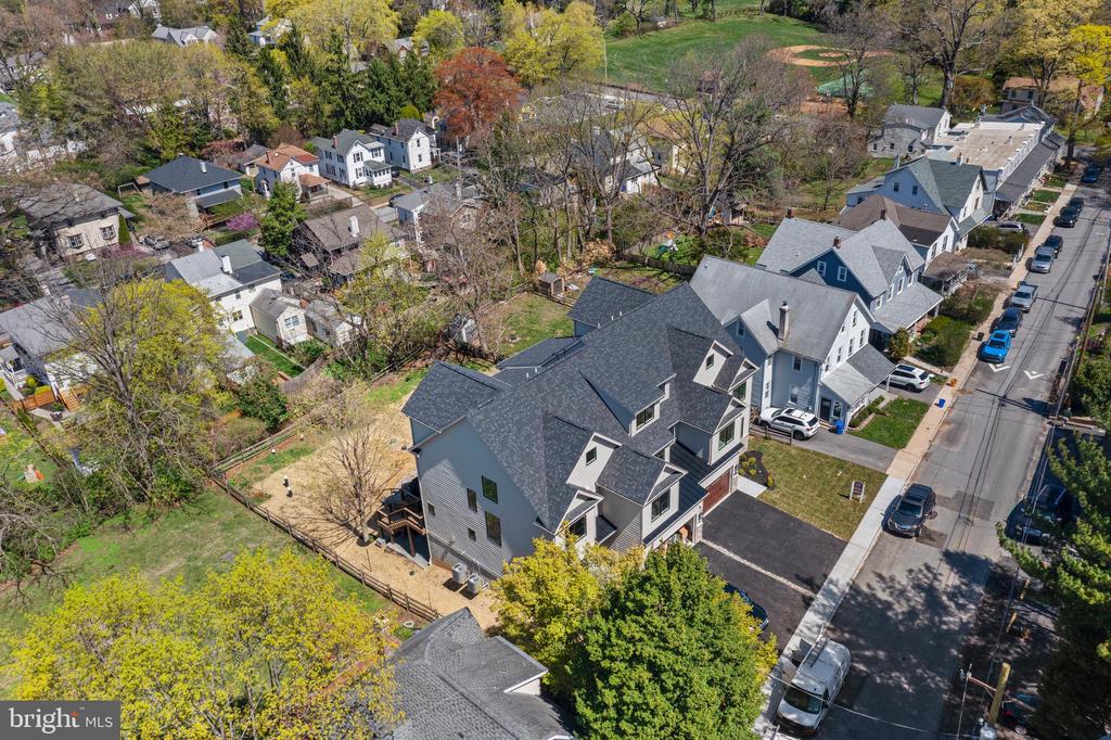 238 N ABERDEEN AVENUE LOT 2