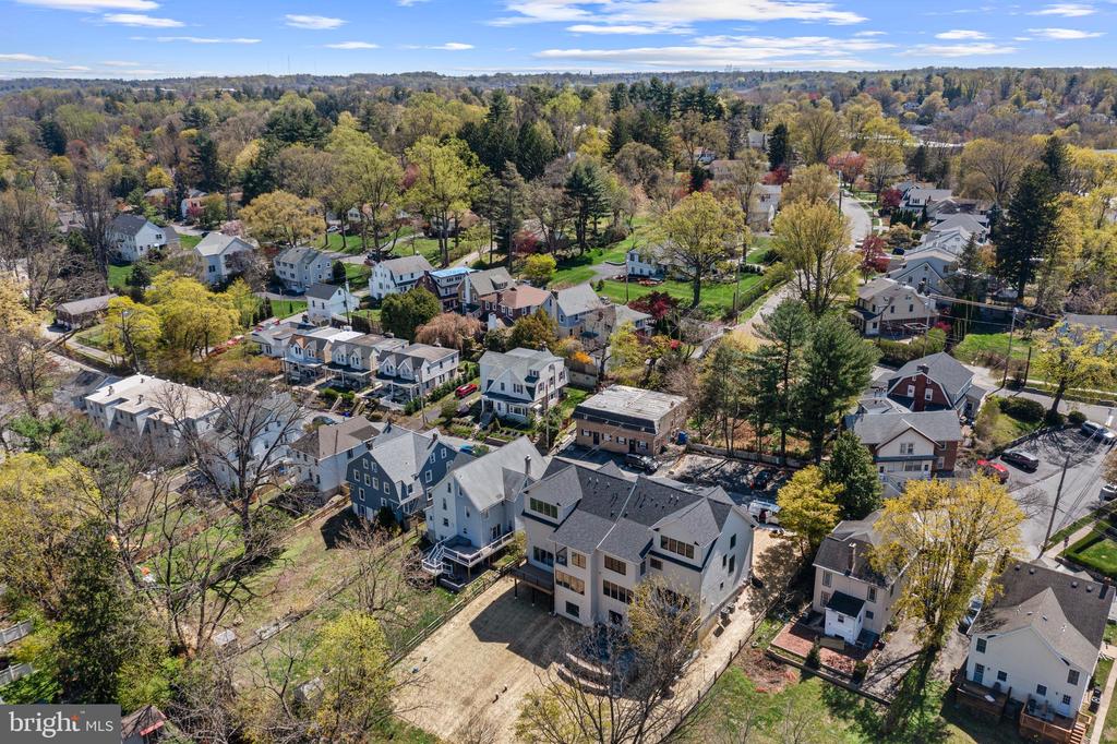 238 N ABERDEEN AVENUE LOT 2