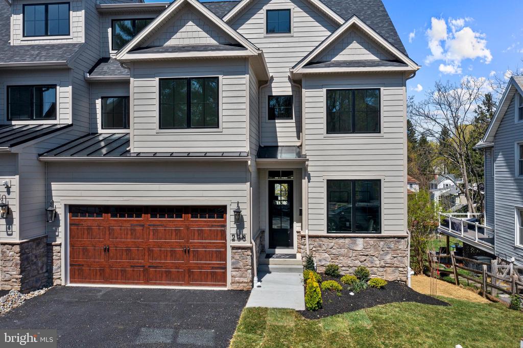 238 N ABERDEEN AVENUE LOT 2