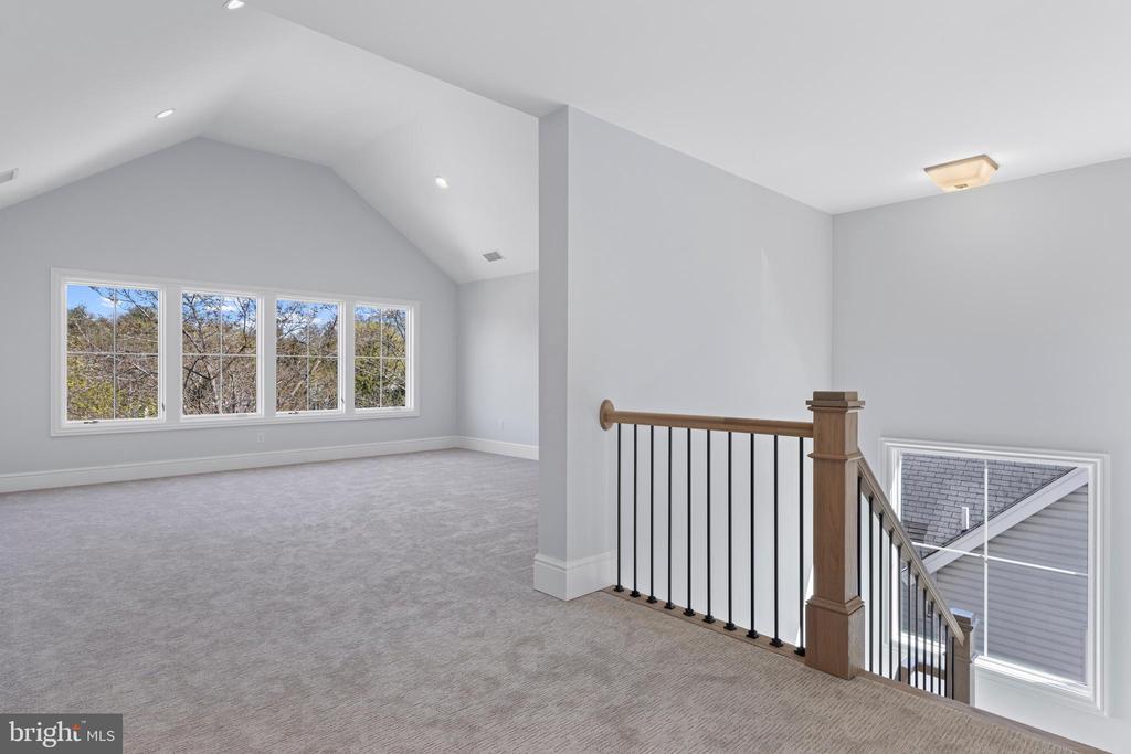 238 N ABERDEEN AVENUE LOT 2