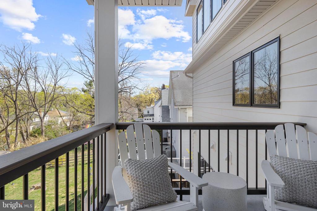 238 N ABERDEEN AVENUE LOT 2