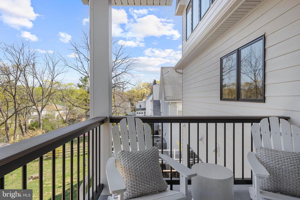 238 N ABERDEEN AVENUE LOT 2