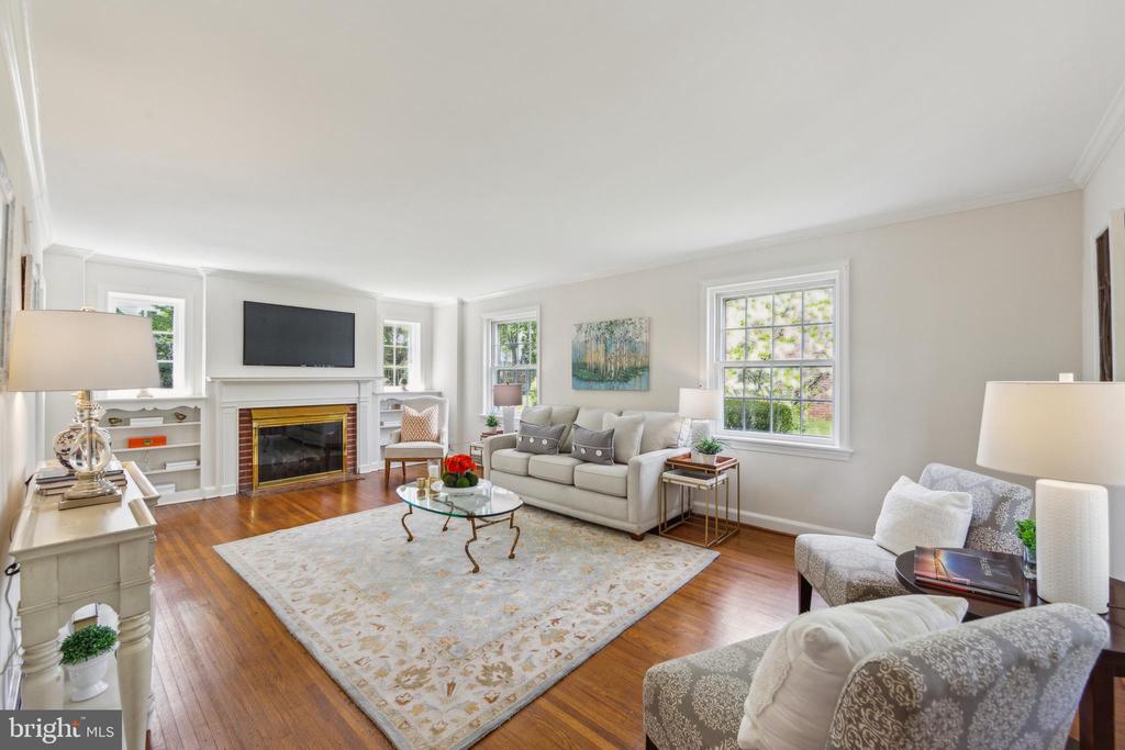 320 OVERHILL ROAD