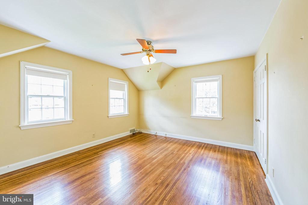 320 OVERHILL ROAD