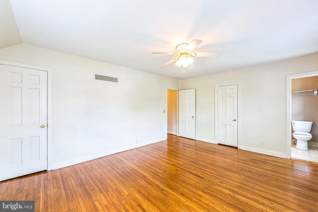 320 OVERHILL ROAD