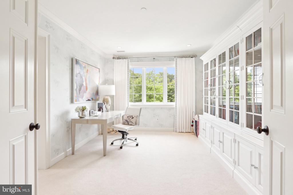 51 FARRIER LANE