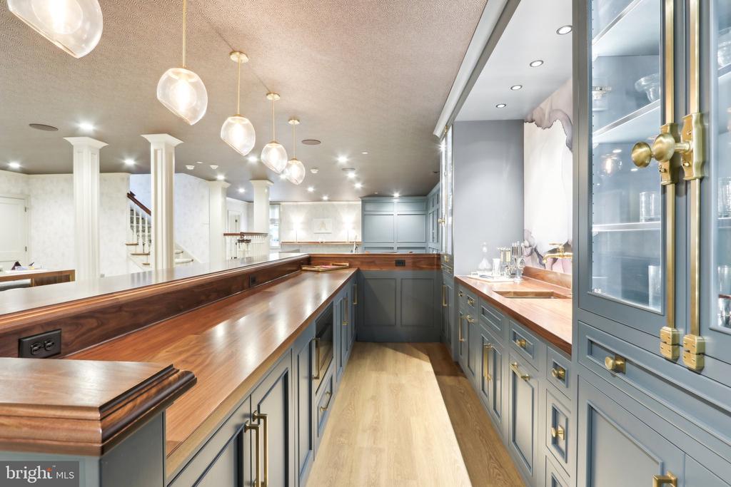 51 FARRIER LANE