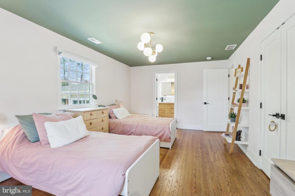 414 BARCLAY ROAD