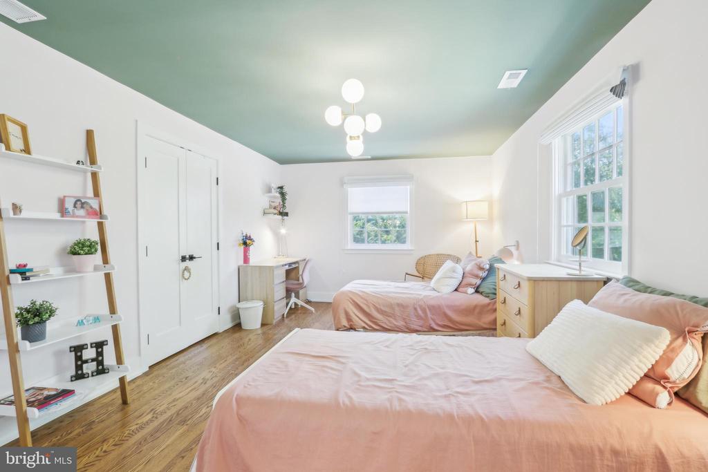 414 BARCLAY ROAD